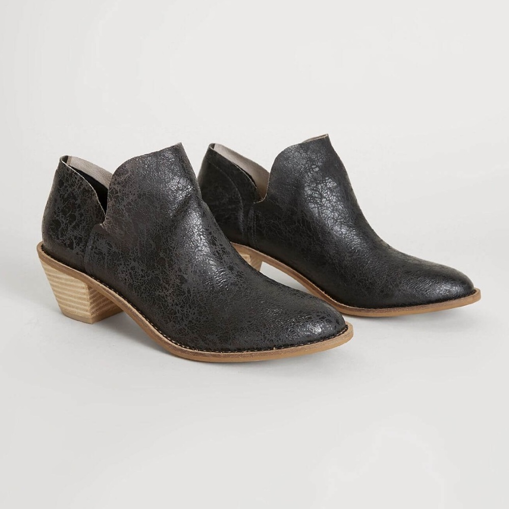 Kelsi Dagger Anthropologie Crackled Leather Ankle Black Western Boots 7.5